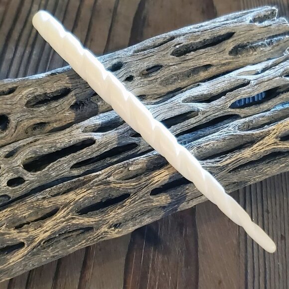 Handcrafted Avant Garde India Off White Carved Twisted Buffalo Bone Hair Stick - Picture 2 of 11